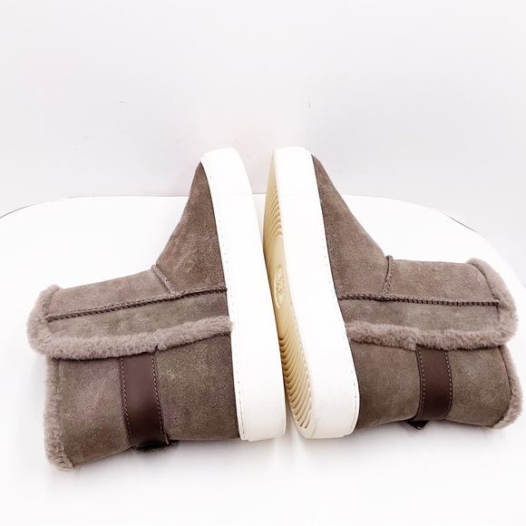 {UGG}AIKA Suede Booties - Picture 12 of 16